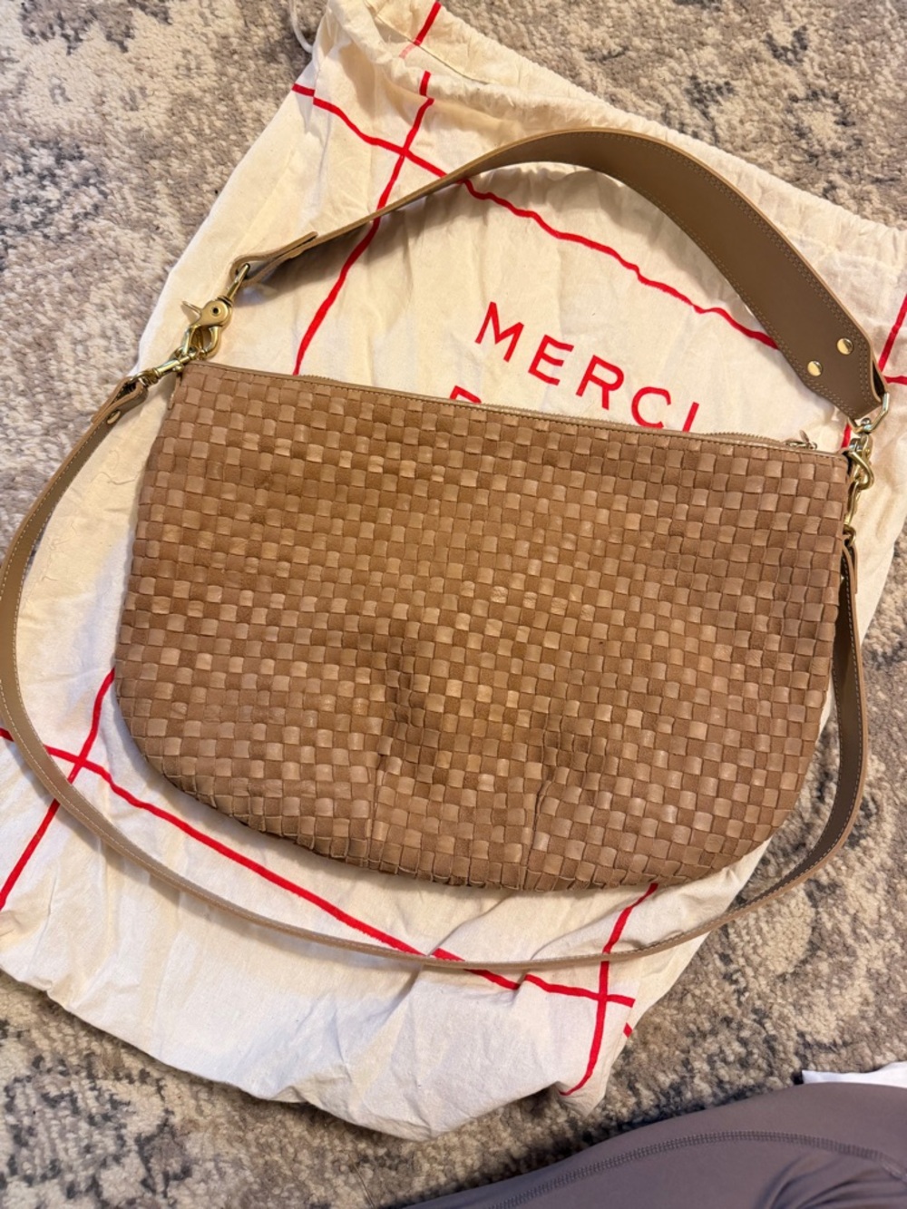 Clare V moyen messenger clay